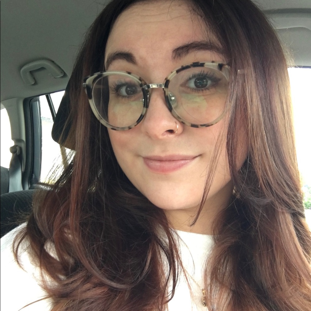 Meet your Posher, Olivia